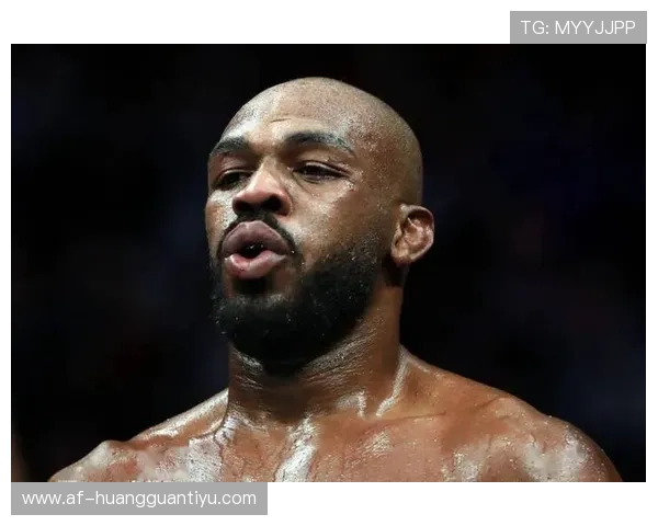 乔恩·琼斯训练完顺手买了辆法拉利，说油费比蛋白粉便宜