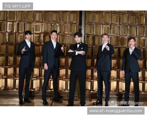 冯彦哲今天穿得像电影明星，赛场上可完全不是这风格啊！