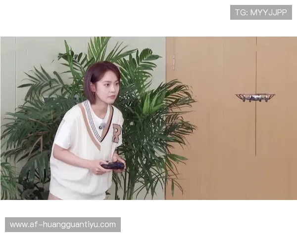 吴柳芳一边吐槽生活一边购物车秒变黑洞，真是活成了我们想象中的“有钱太太”版日常