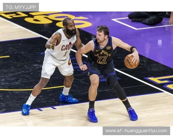 东契奇挡拆拉开进攻空间，助攻效率明显超越哈登