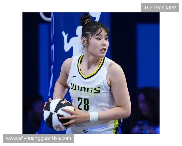 李月汝训练完直接拎爱马仕去吃夜宵？